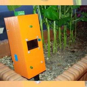 Intelligent device for watering and maintaining plants